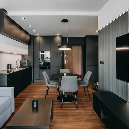 Black&white Bukowska18 B With Balcony And Garage 포즈난