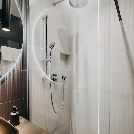 Black&white Bukowska18 B With Balcony And Garage 아파트