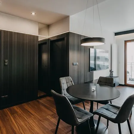 아파트 Black&white Bukowska18 B With Balcony And Garage