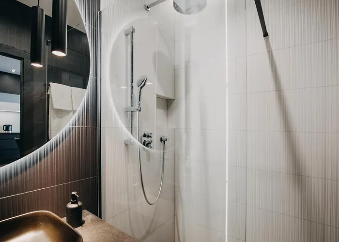 Black&white Bukowska18 B With Balcony And Garage Apartman