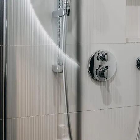 Black&white Bukowska18 B With Balcony And Garage Apartamento Poznan